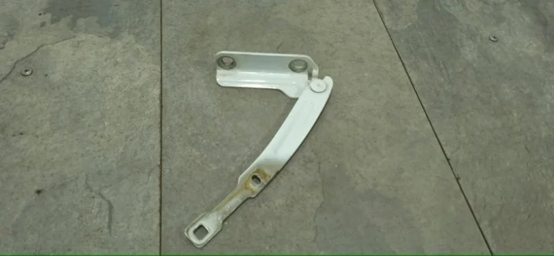 Петля капота Renault Duster 2018 654016409R H4M 430, передняя левая