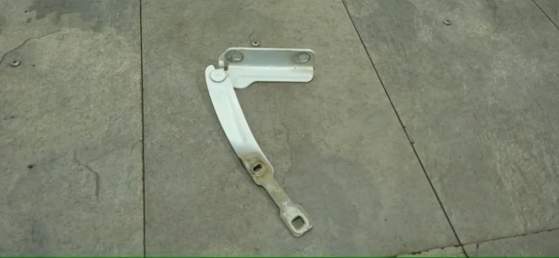 Петля капота Renault Duster 2018 654007102R H4M 430, передняя правая