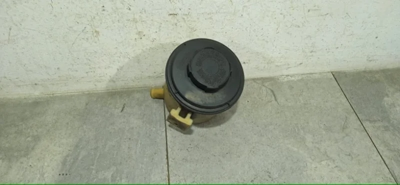 Бачок гидроусилителя руля Nissan Primera 2001-2008 49180BM400 P12