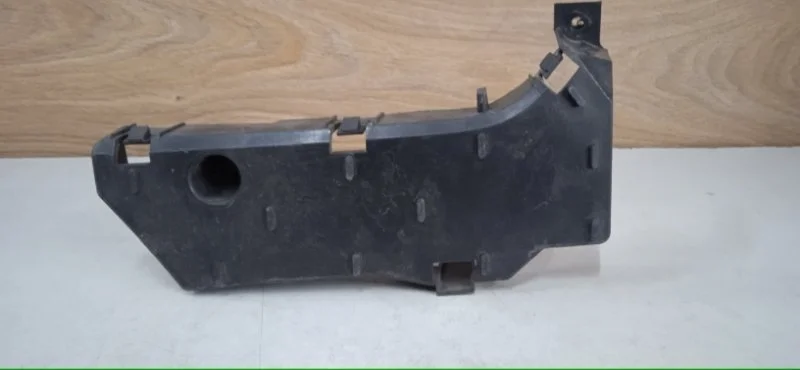 Кронштейн бампера Nissan Almera 2000-2006 62222BN700 N16, передний правый