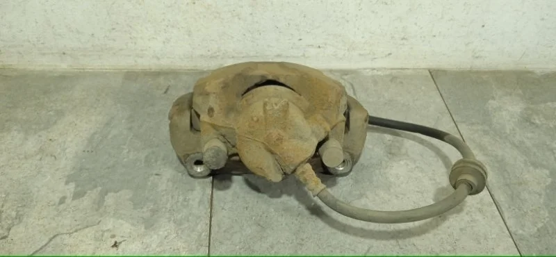 Суппорт тормозной Renault Megane 2012 7701207686 УНИВЕРСАЛ K9K 837, передний правый