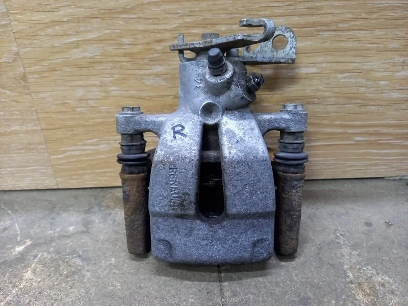 Суппорт тормозной Renault Megane 2012 440018805R УНИВЕРСАЛ K9K 837, задний правый