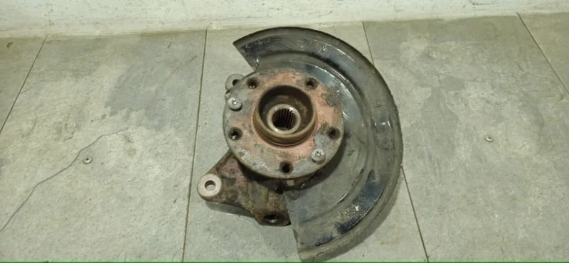 Кулак поворотный Renault Duster 2013 8200881824 F4R B403, передний левый