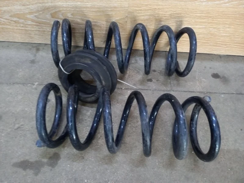 Пружина подвески Infiniti Qx56 2004-2010 550207S021 1, задняя