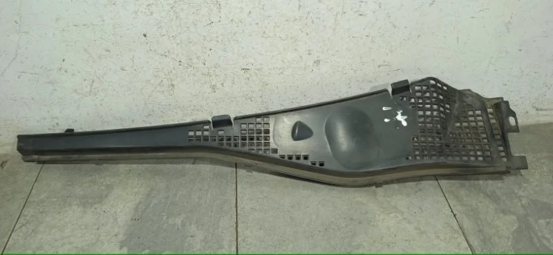 Жабо под дворники Renault Duster 2013 8200825457 F4R B403, переднее левое