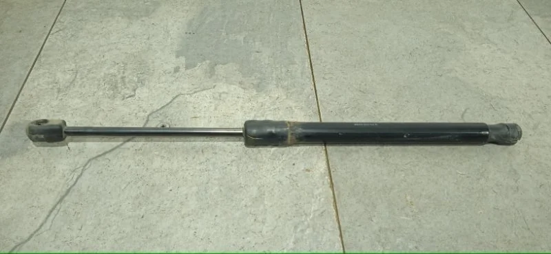 Амортизатор крышки багажника Renault Duster 2013 904520004R F4R B403, задний