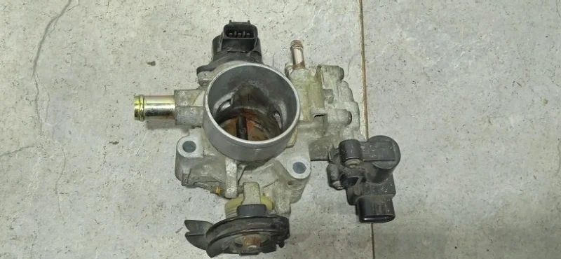 Дроссельная заслонка Toyota Corolla 2000-2007 8945220130 E120