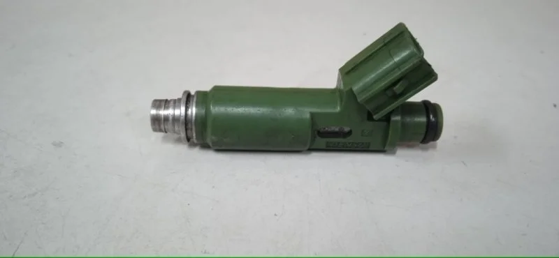 Форсунка топливная Toyota Avensis 2002-2010 2325022040 T250