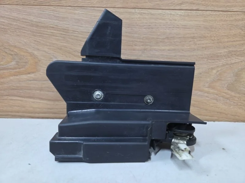 Замок боковой двери Renault Logan 2018 825024490R СЕДАН К4М, задний правый