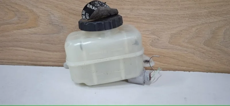Бачок для тормозной жидкости Lexus Rx 1998-2003 4722048130 MCU35