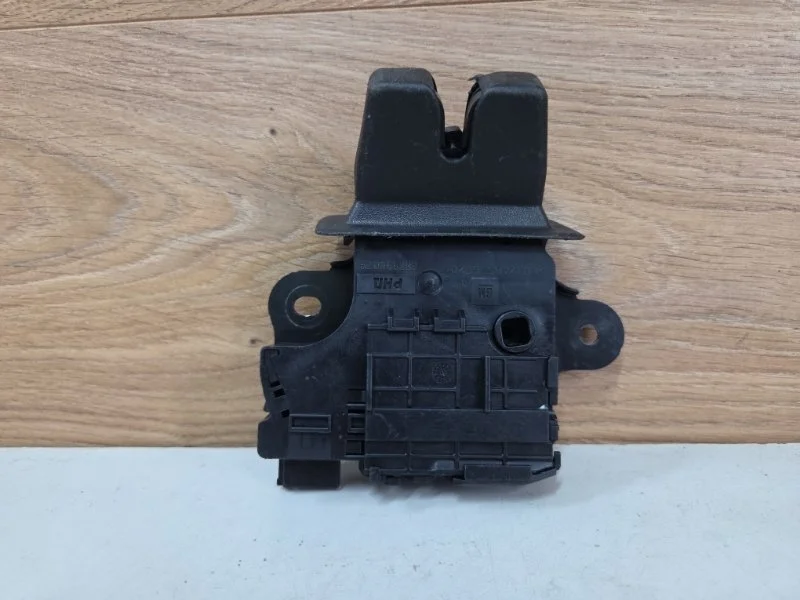 Замок багажника Opel Astra 13501988 J