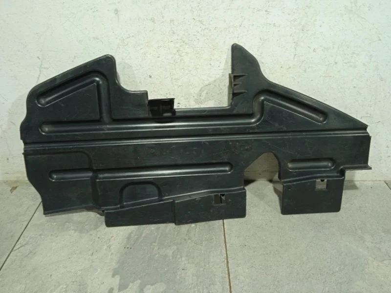 Дефлектор радиатора Toyota Avensis 2002-2010 5329305010 T250, передний правый