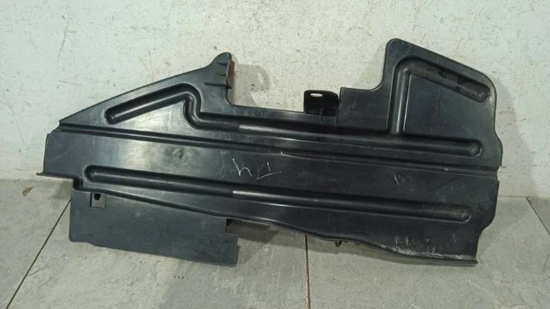 Дефлектор радиатора Toyota Avensis 2002-2010 5329405010 T250, передний левый