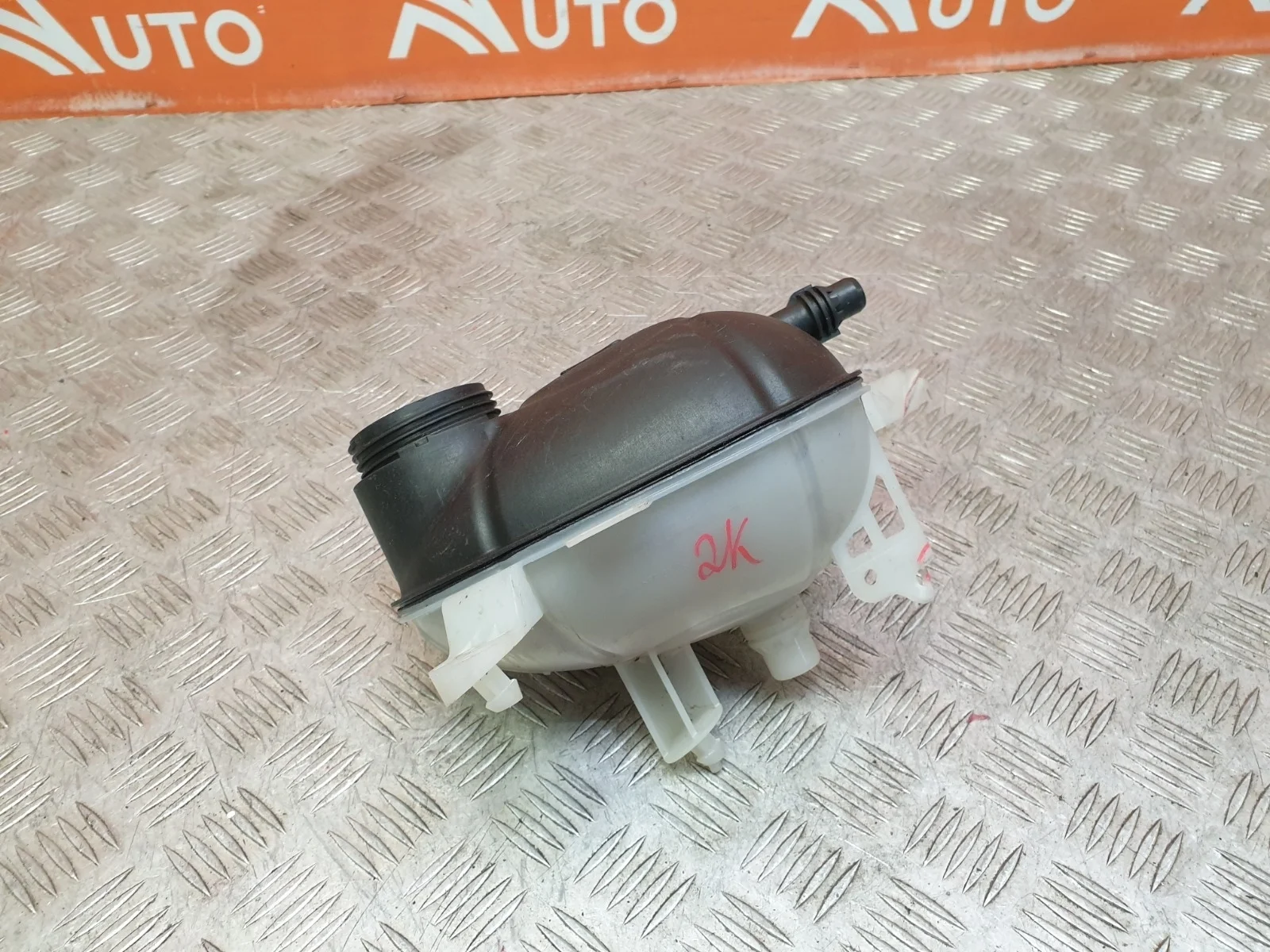 Бачок расширительный Mercedes -Class 2014-2021 W205