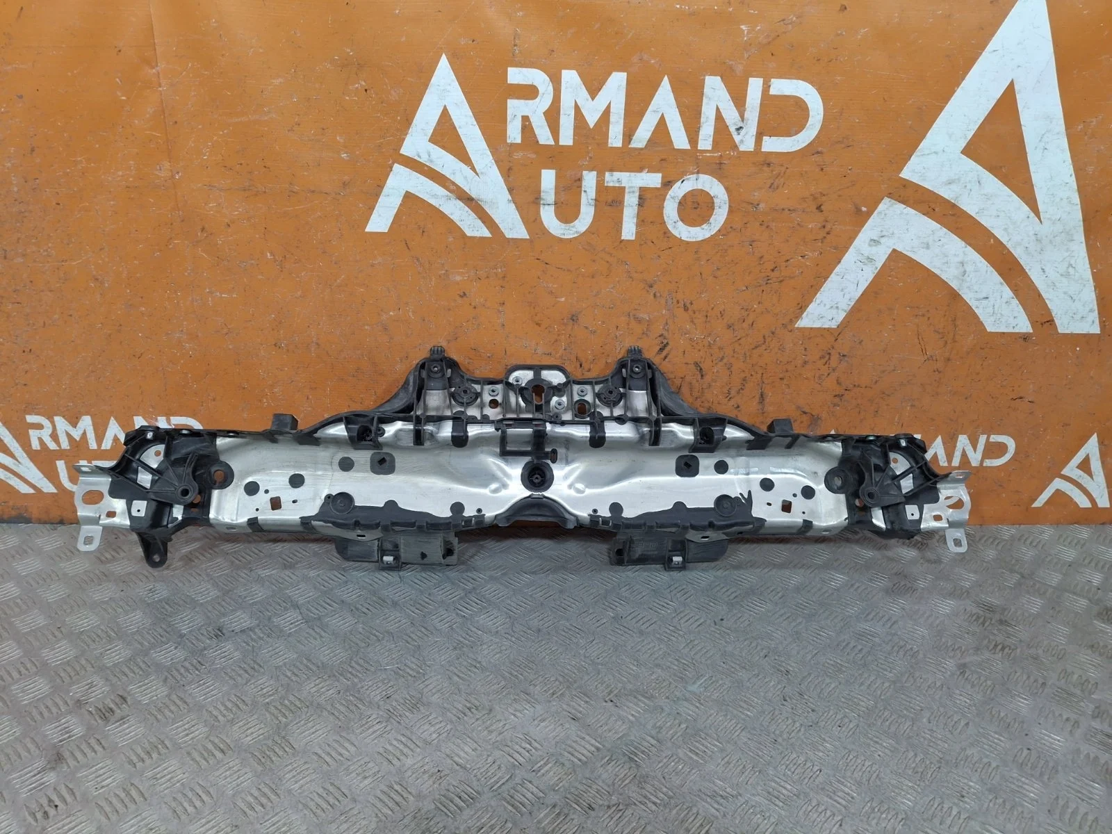 Панель передняя (суппорт радиатора) верхняя Porsche Macan 2014-нв 95B