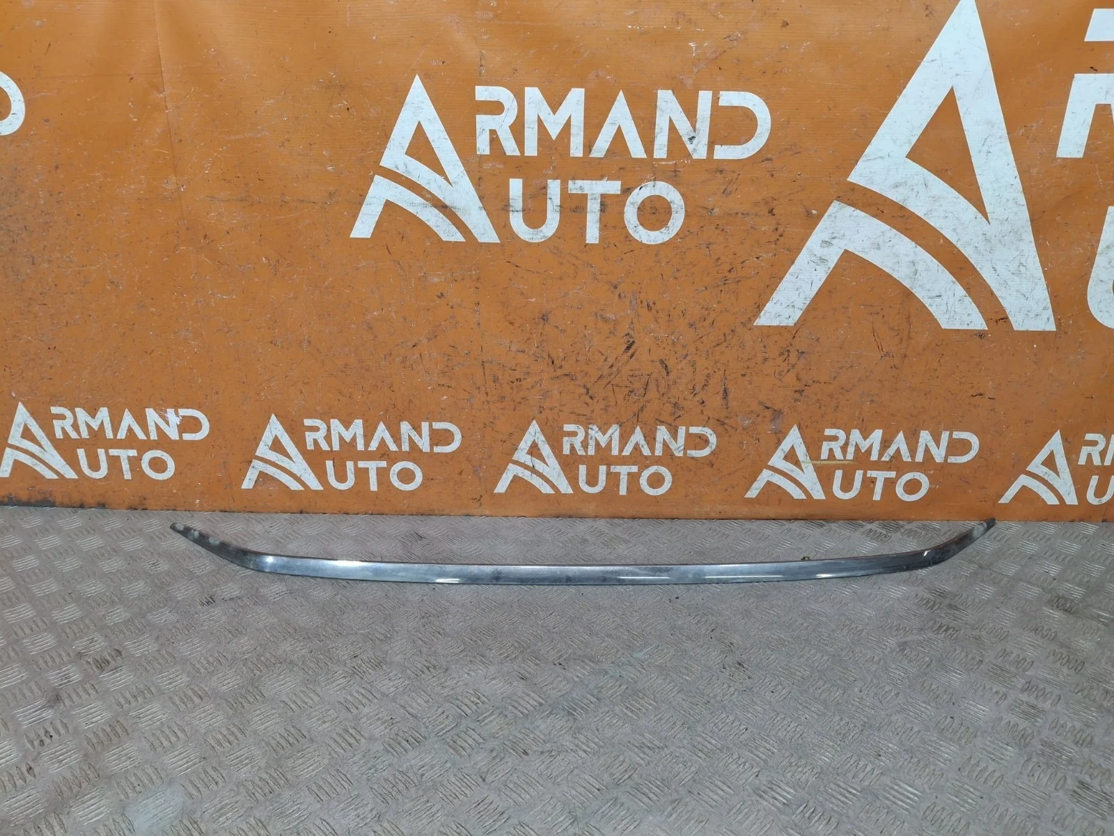 Декоративная накладка бампера Toyota RAV4 2012-2015 CA40