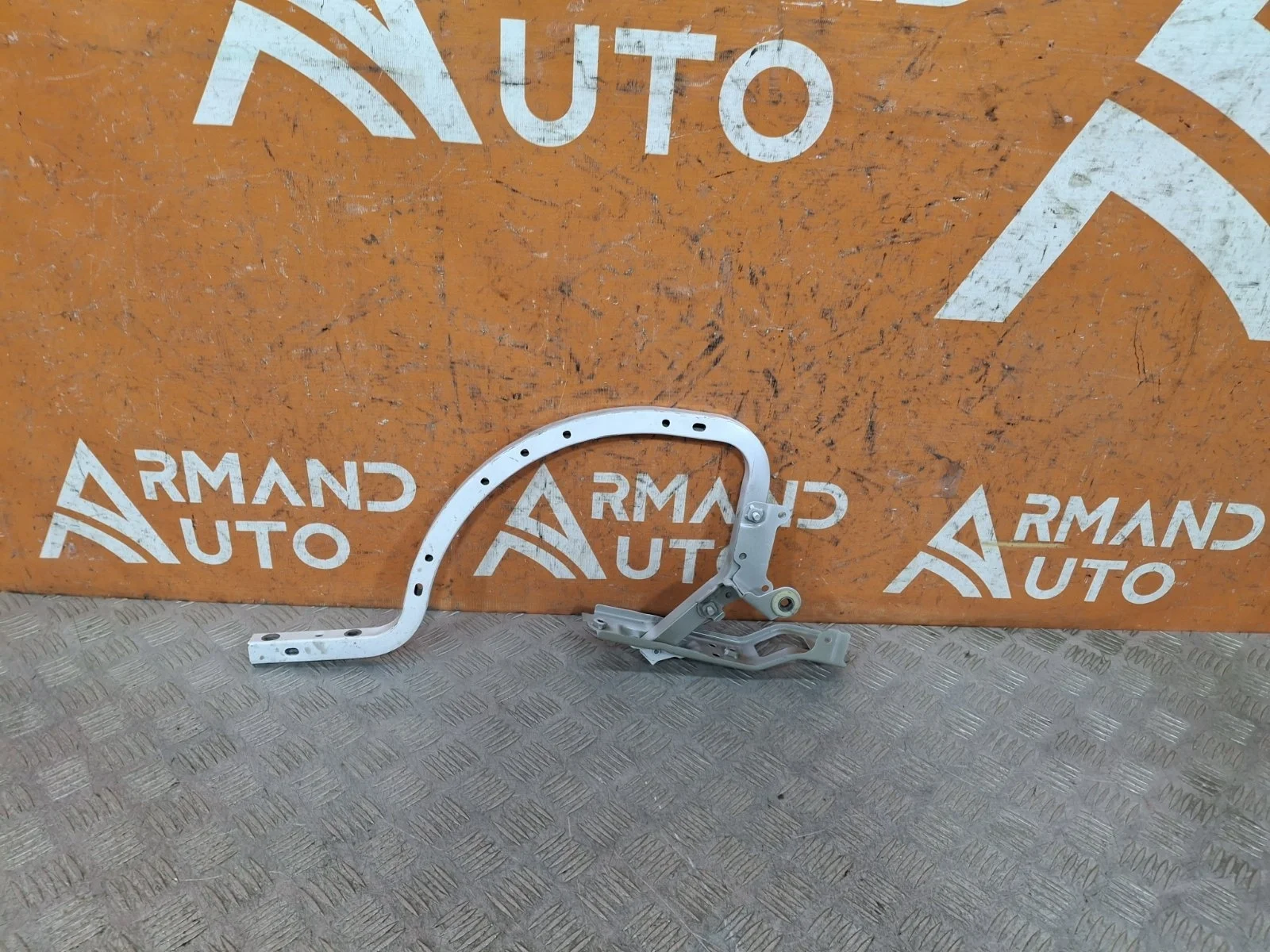 Петля крышки багажника Toyota Camry 2017-нв 8 XV70