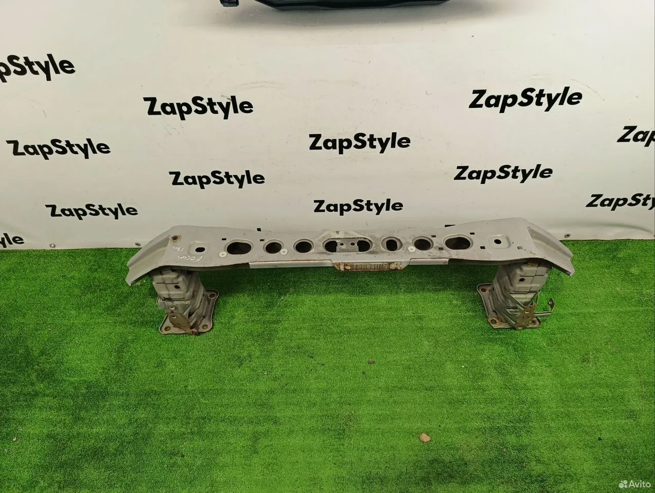 Усилитель переднего бампера ford focus 3