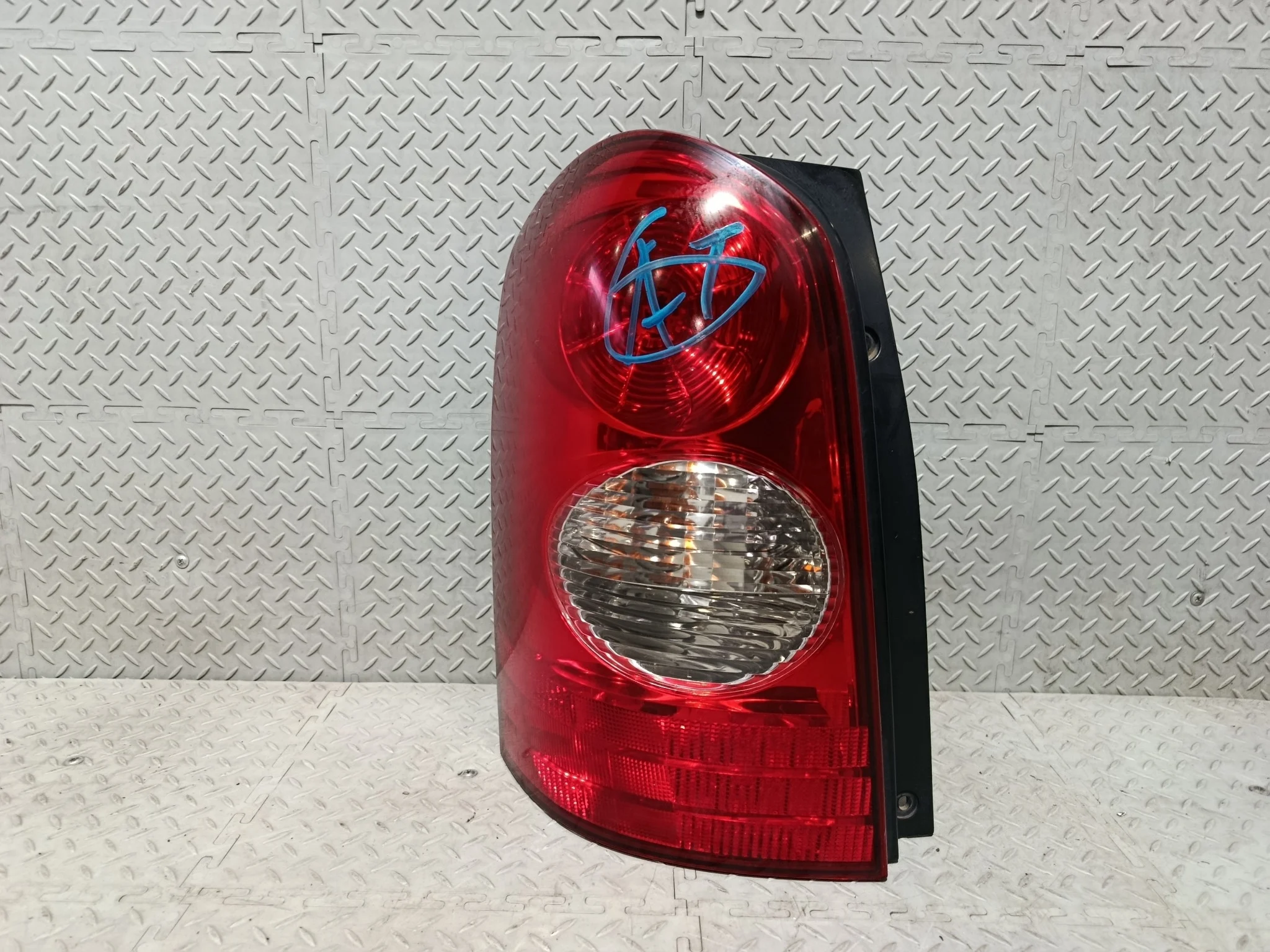 ФОНАРЬ MAZDA MPV LW3W LW5W LWEW LWFW 4947 2 МОДЕЛЬ ЛЕВЫЙ L12051160B QA6334