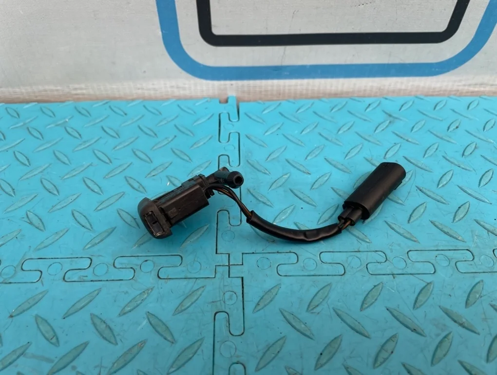 Форсунки омывателя Bmw X3 2007 61667110851 E83 N52B25A 2.5