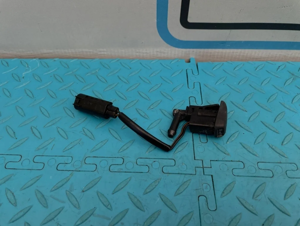 Форсунки омывателя Bmw X3 2007 61667110851 E83 N52B25A 2.5