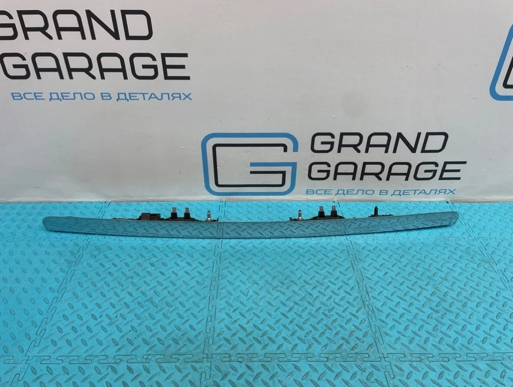 Накладка крышки багажника Mercedes-Benz Ml-Class 2006 A1647400893 W164 642.940 3.0