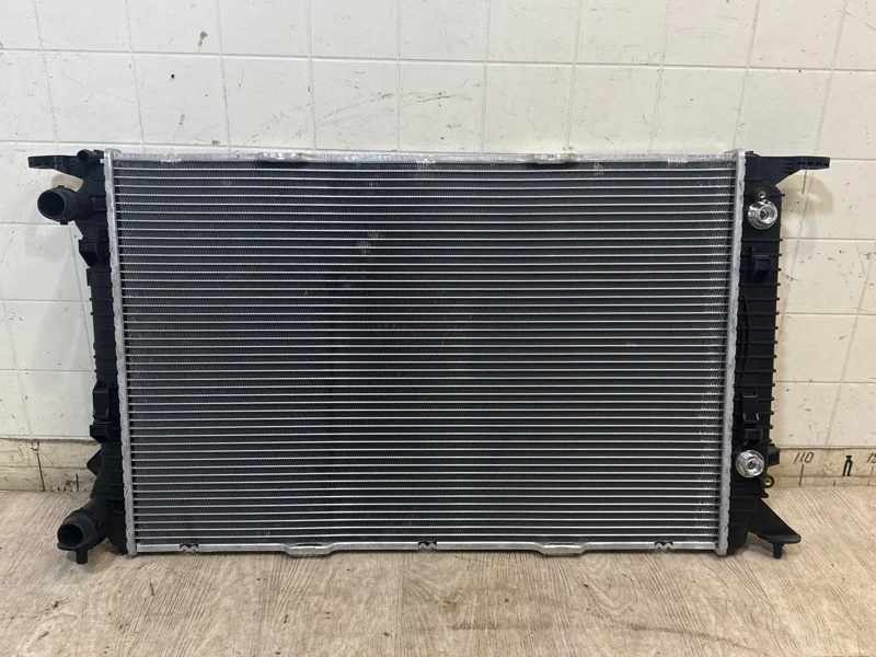 Радиатор ДВС Audi A6 2012 2013 2014 2015 2016 2017 8K0121251H C7