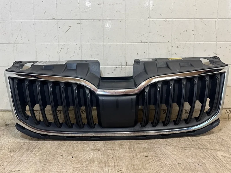 Решетка радиатора Skoda Octavia 2017 2018 2019 2020 5E0853653A A7