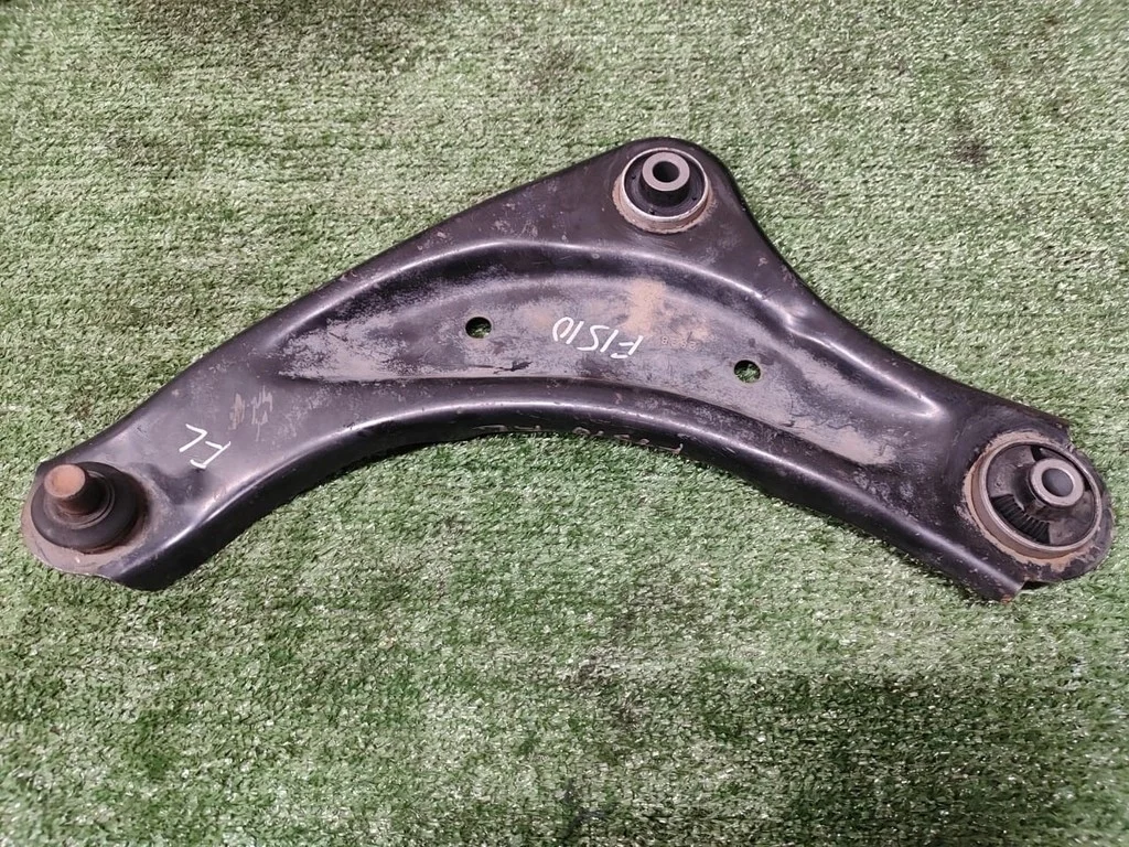 Б.у. рычаг NISSAN JUKE F15E NISSAN JUKE F15E