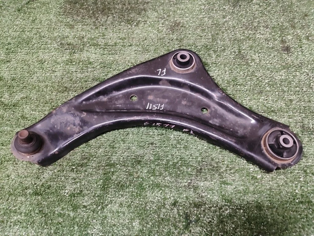 Б.у. рычаг NISSAN JUKE F15E NISSAN JUKE F15E