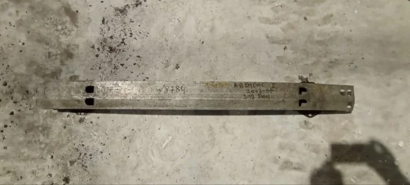 Усилитель бампера задний Toyota Avensis 1ZZFE