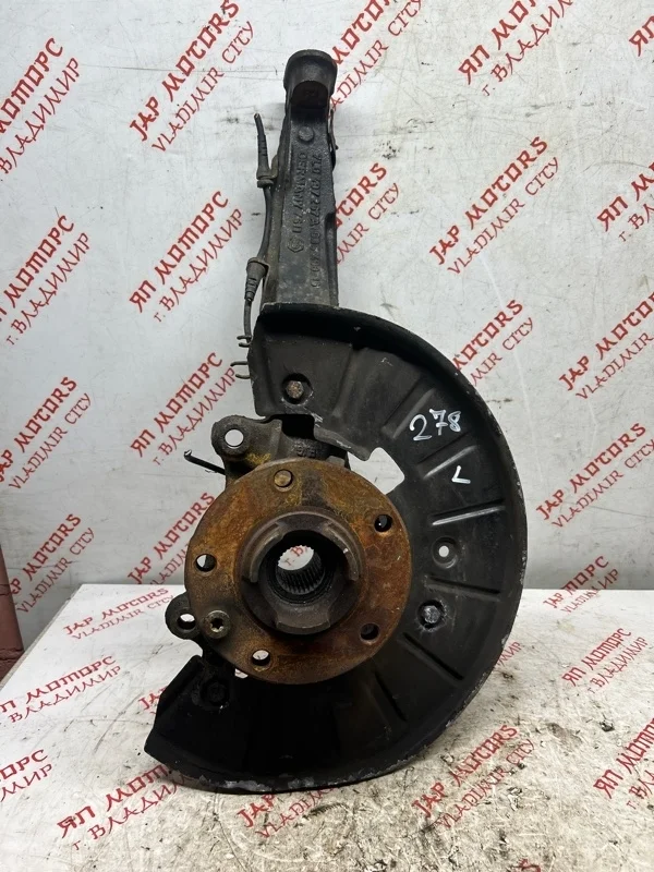 Кулак поворотный передний левый Volkswagen Touareg