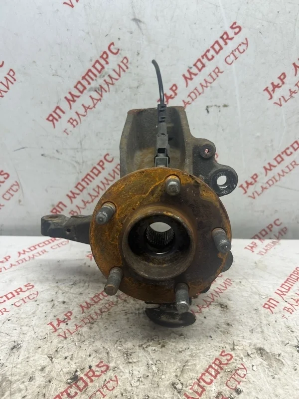 Кулак поворотный передний правый Ford Focus 2