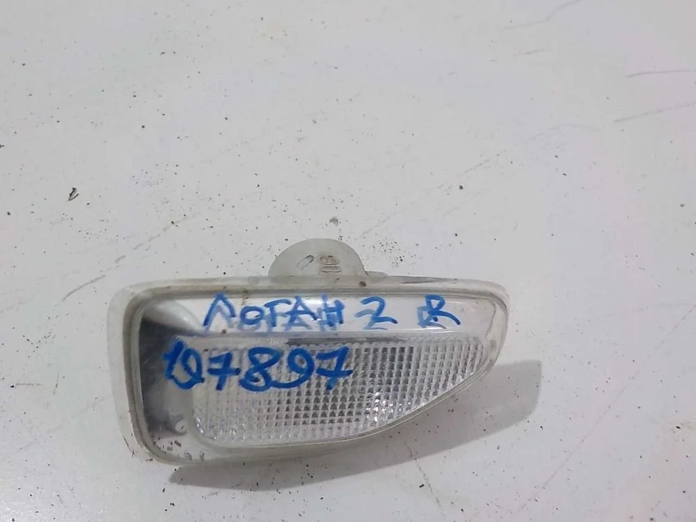 Повторитель в крыло Renault Logan II (2012—2018)  Право