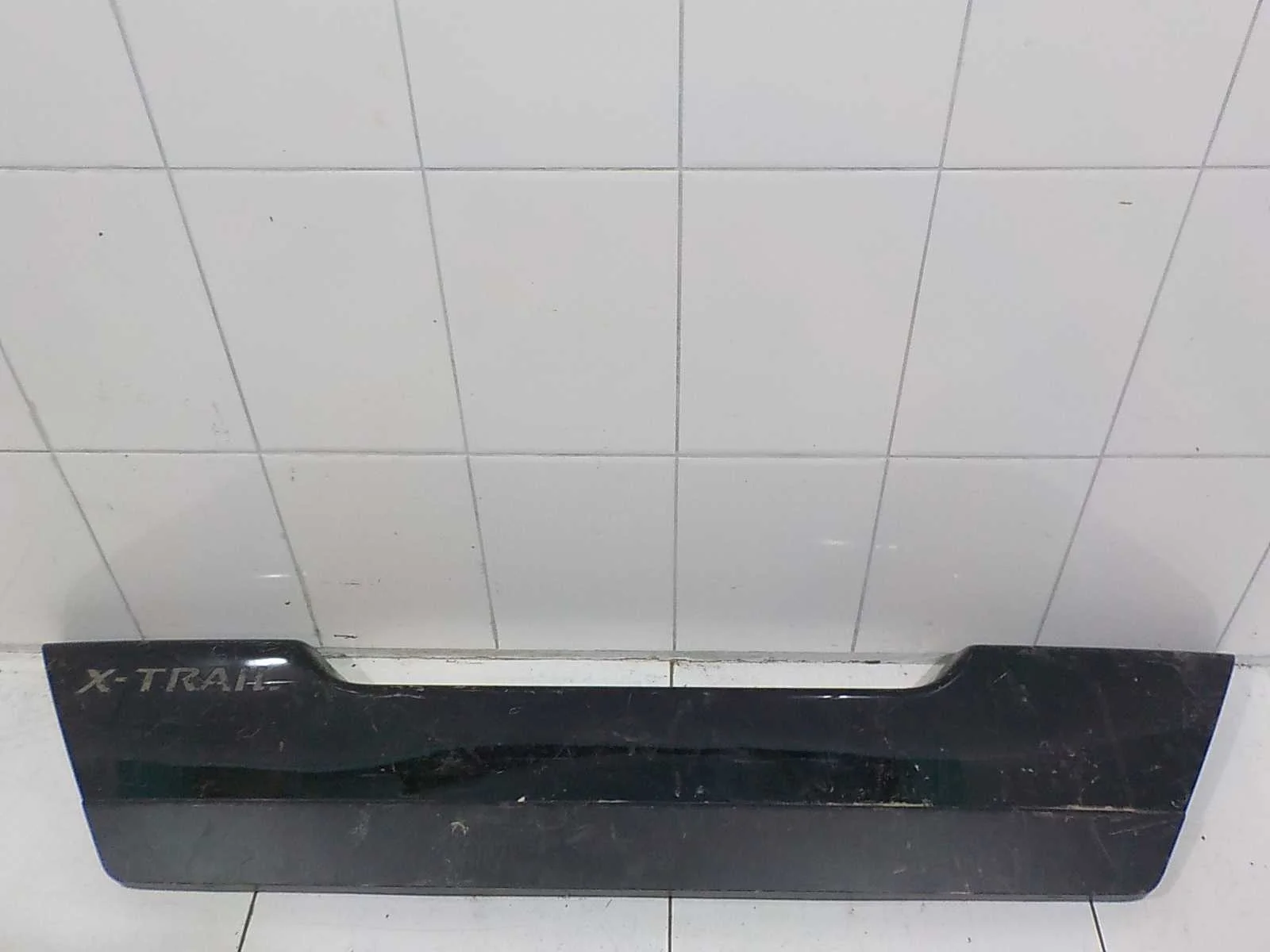 Накладка крышки багажника Nissan X-Trail II (2007—2011)