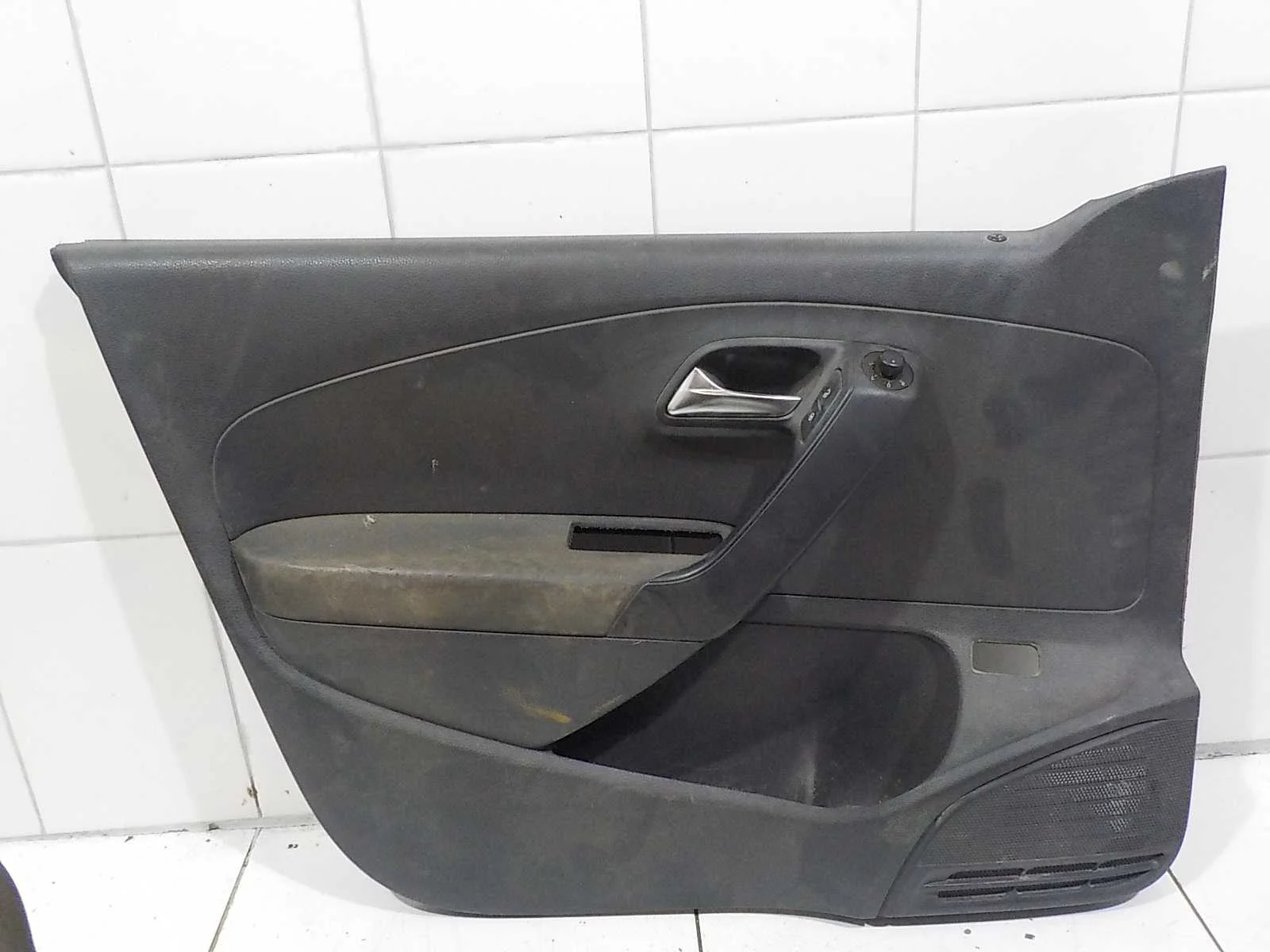 Обшивка двери Volkswagen Polo V (2009—2015) Перед Лево