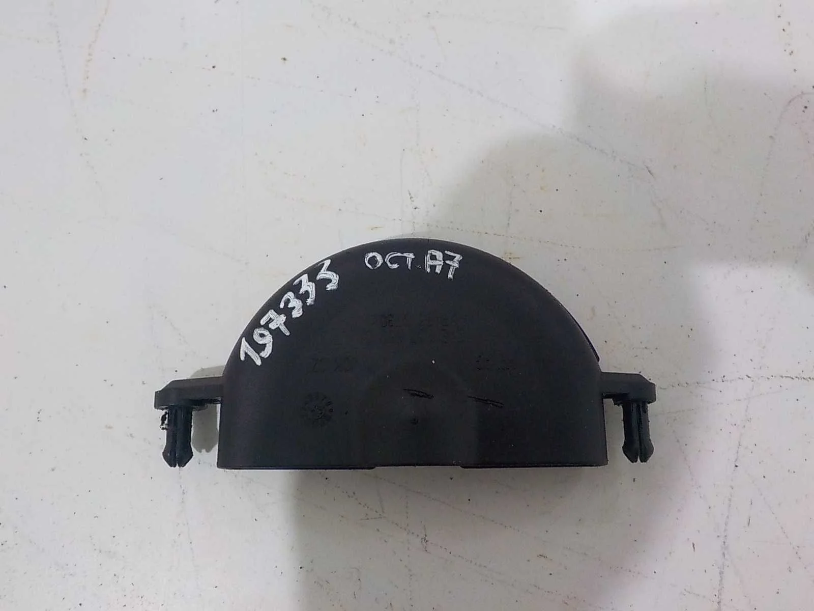 крышка двигателя Skoda Octavia III (2013—2017)