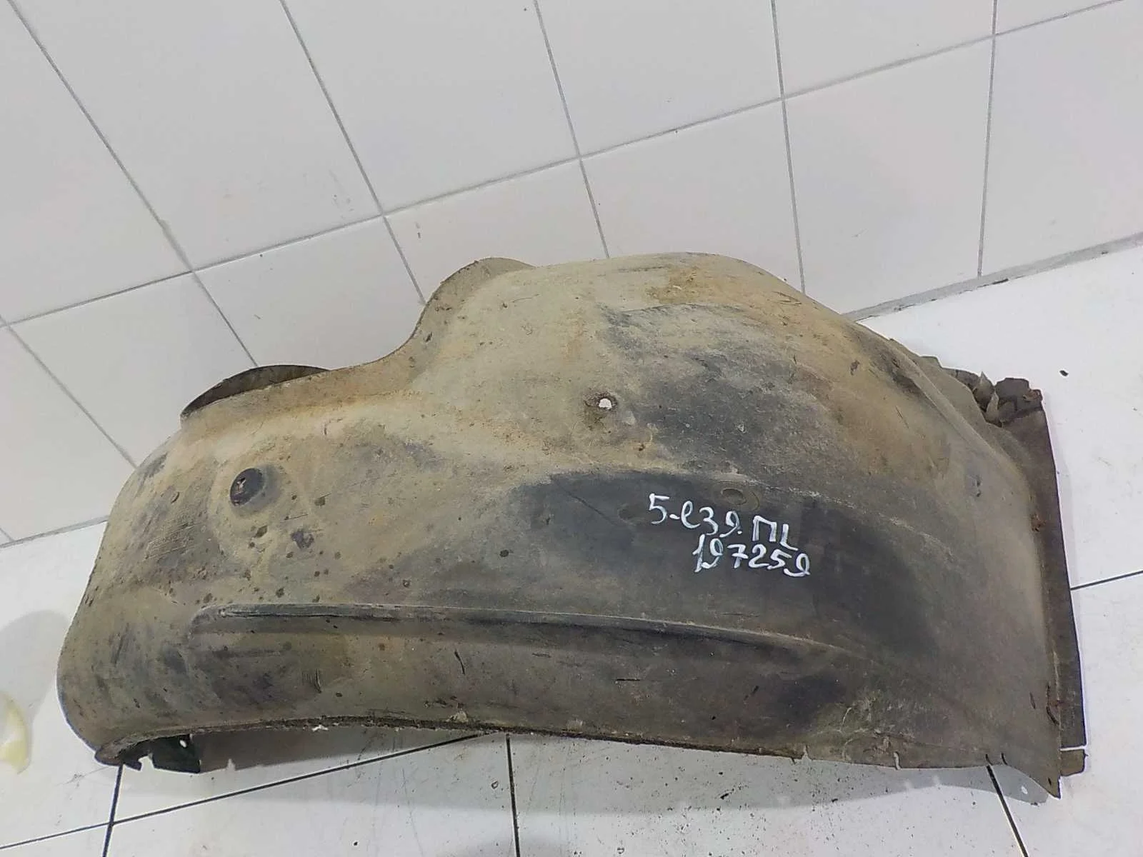 Подкрылок BMW 5 серия E39 (1995—2000) Перед Лево