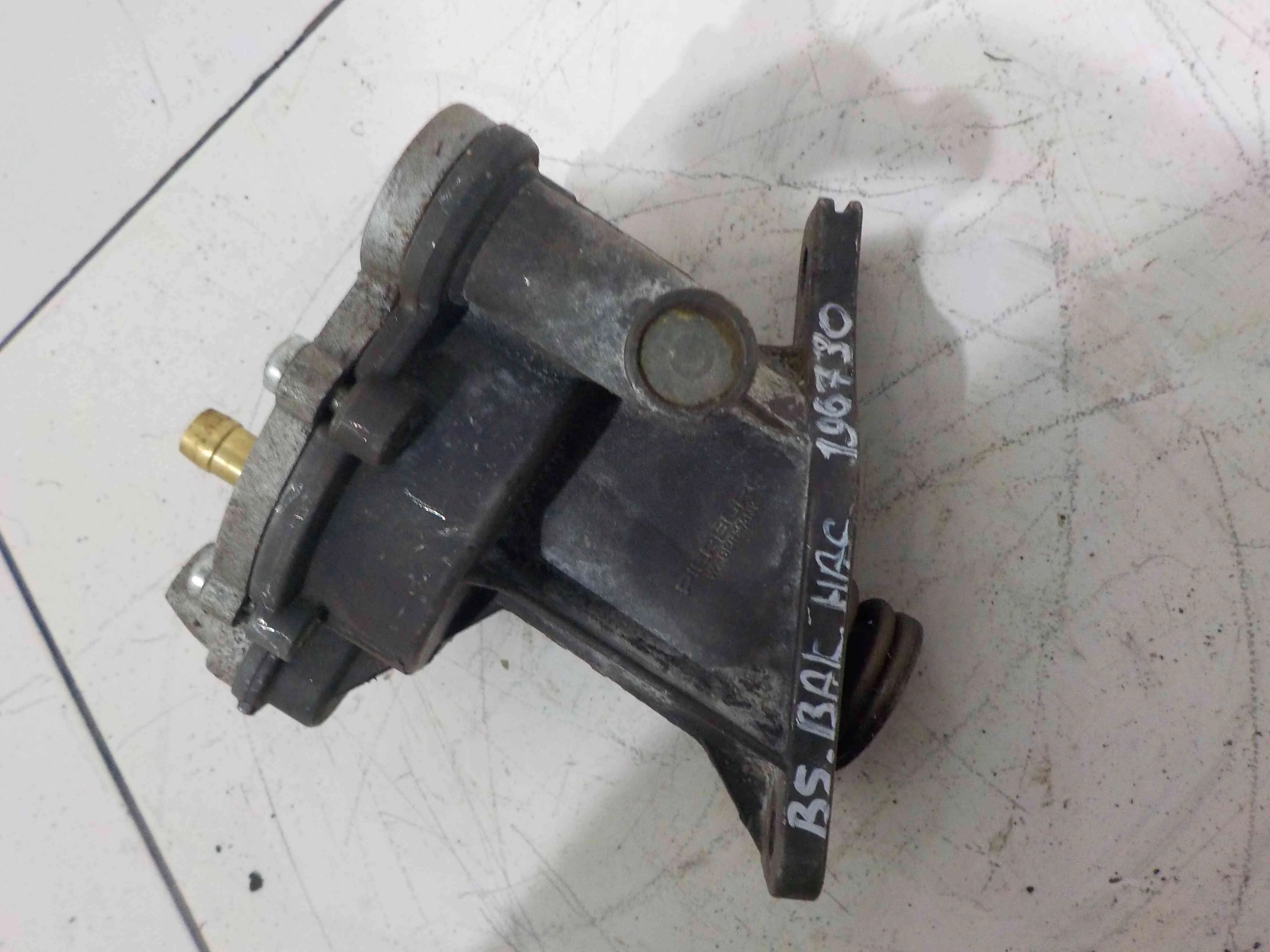 Насос вакуумный Volkswagen Passat B5 (1996—2001)