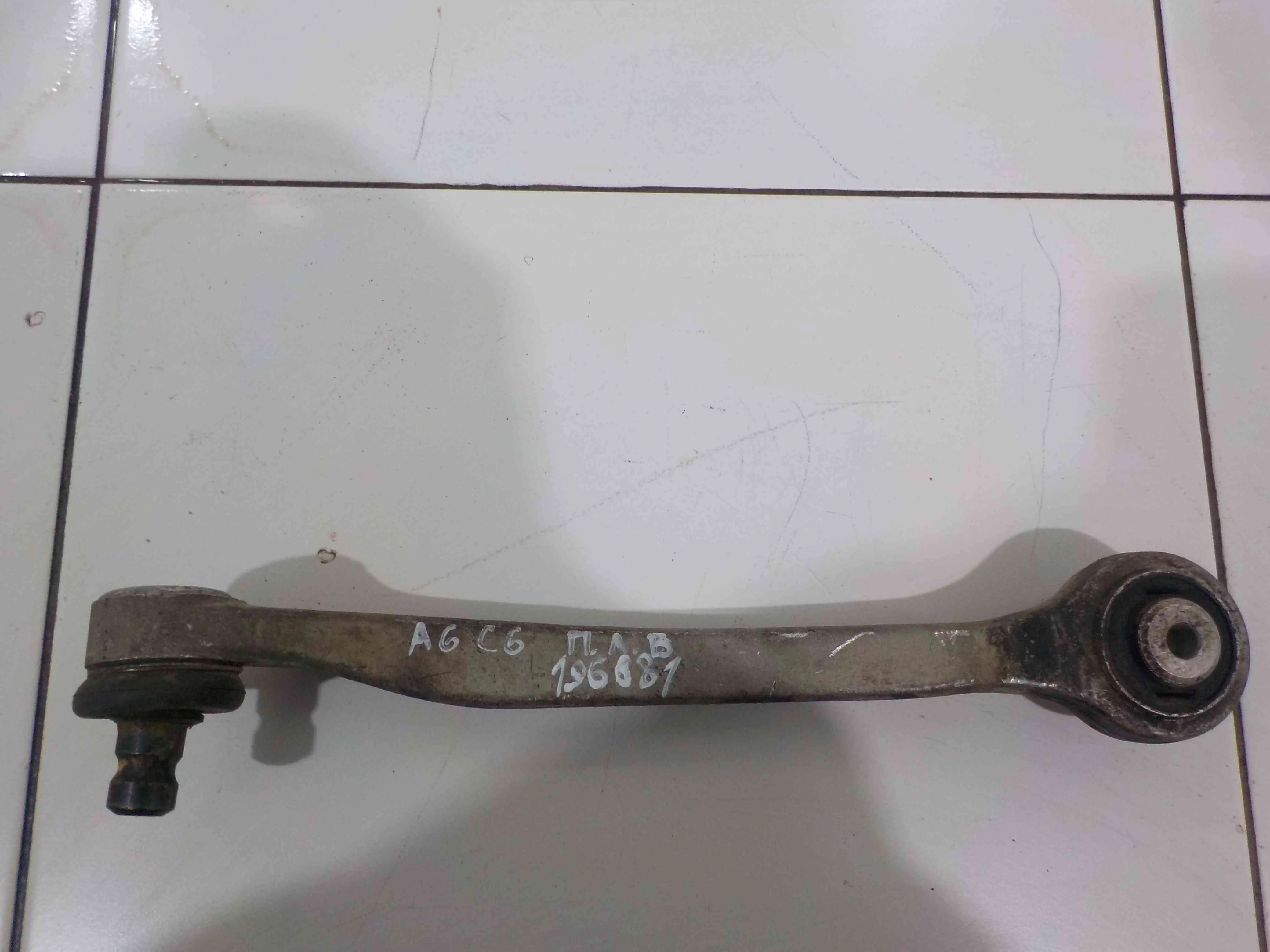 Рычаг Audi A8 D3 (2002—2005) Перед Лево