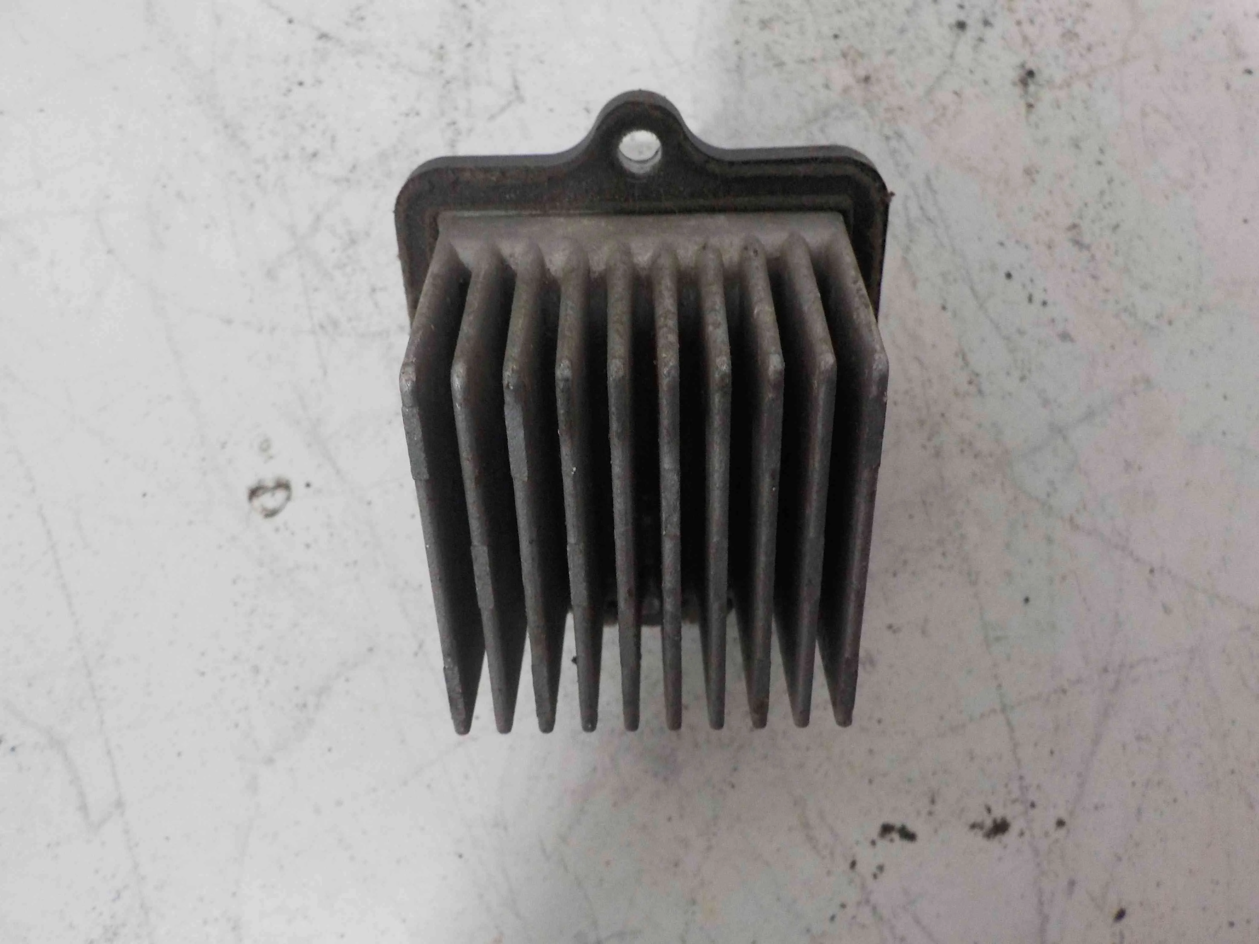 Резистор отопителя Mitsubishi Outlander II (2005—2009)