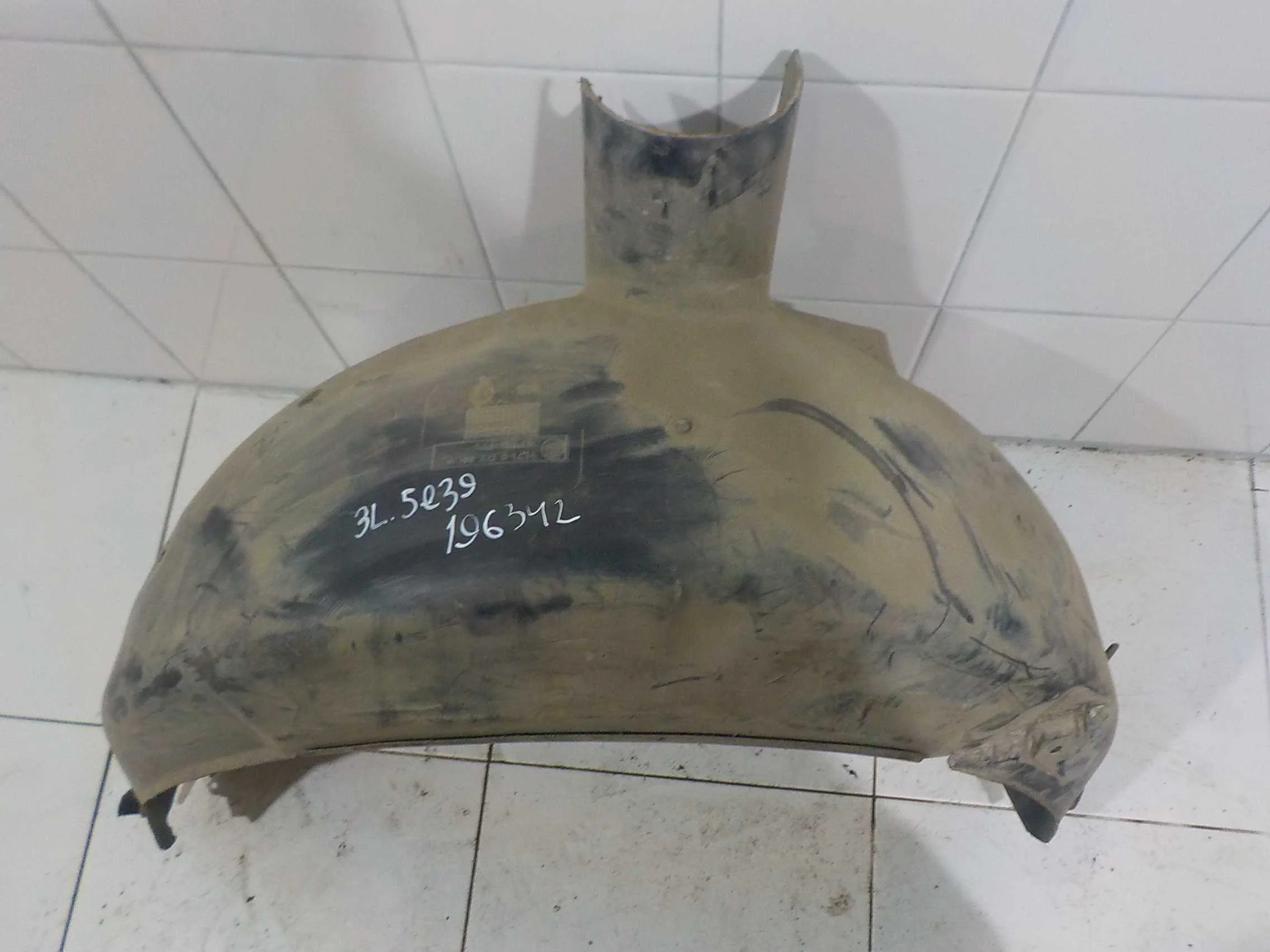 Подкрылок BMW 5 серия E39 (1995—2000) Зад Лево