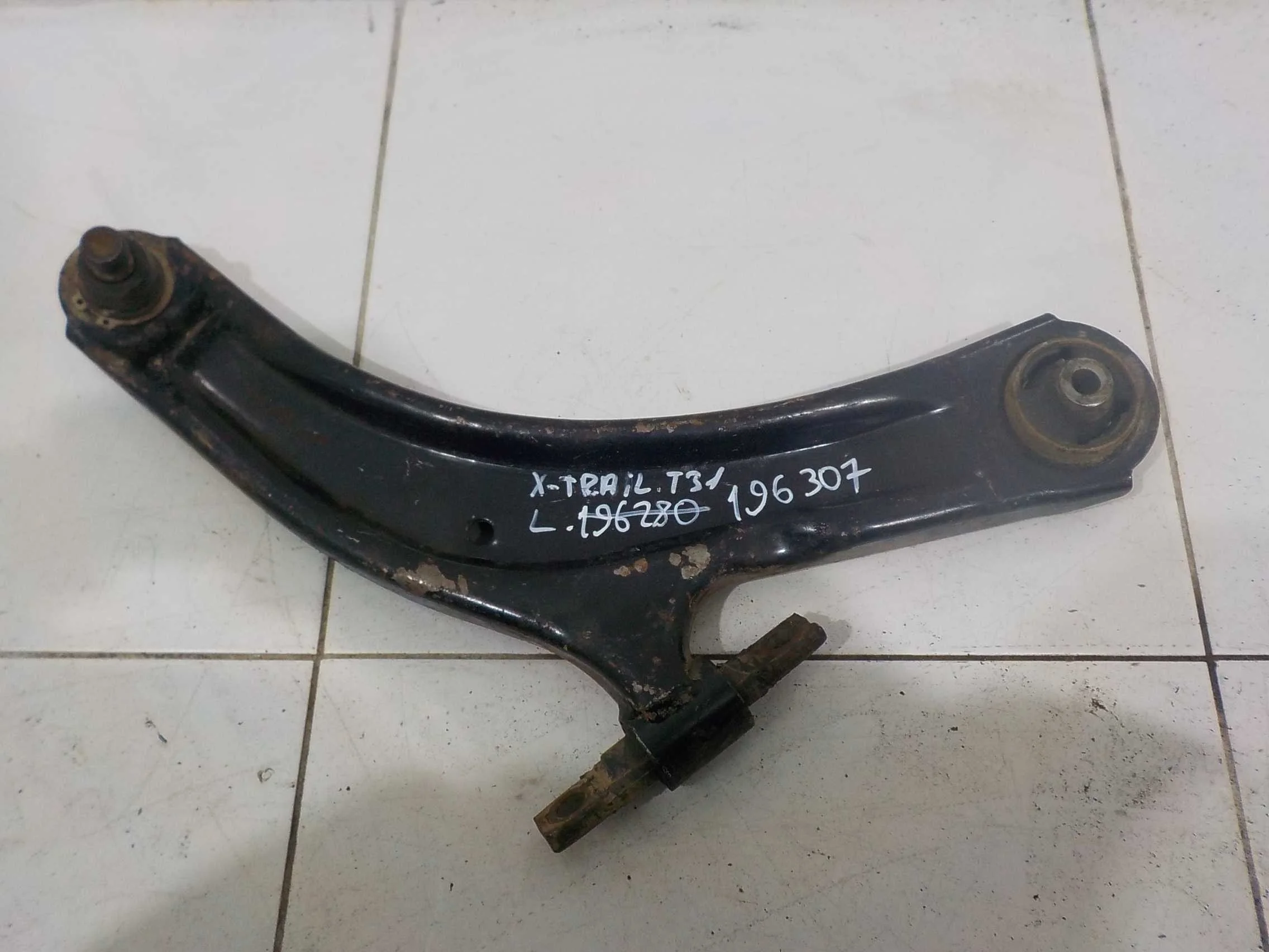 Рычаг Nissan Qashqai I (2006—2010) Перед Лево