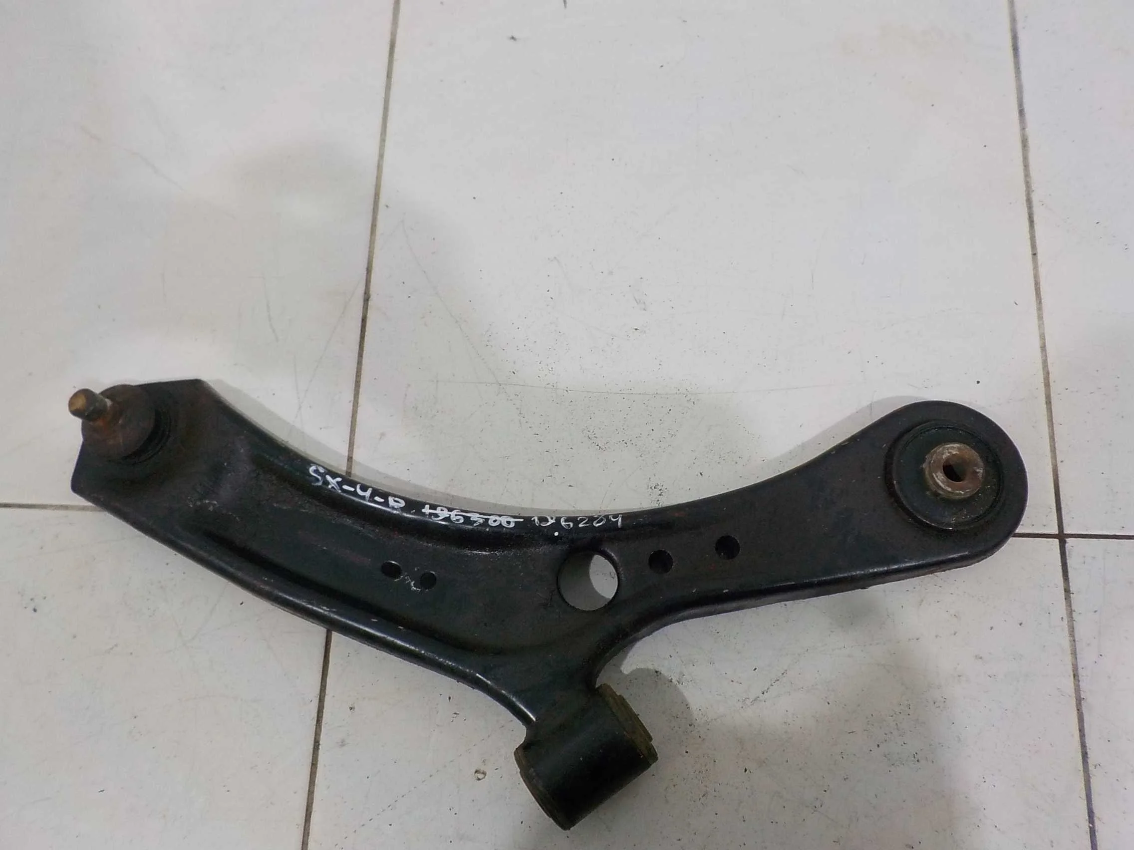 Рычаг Suzuki SX4 I (2006—2009) Перед Право