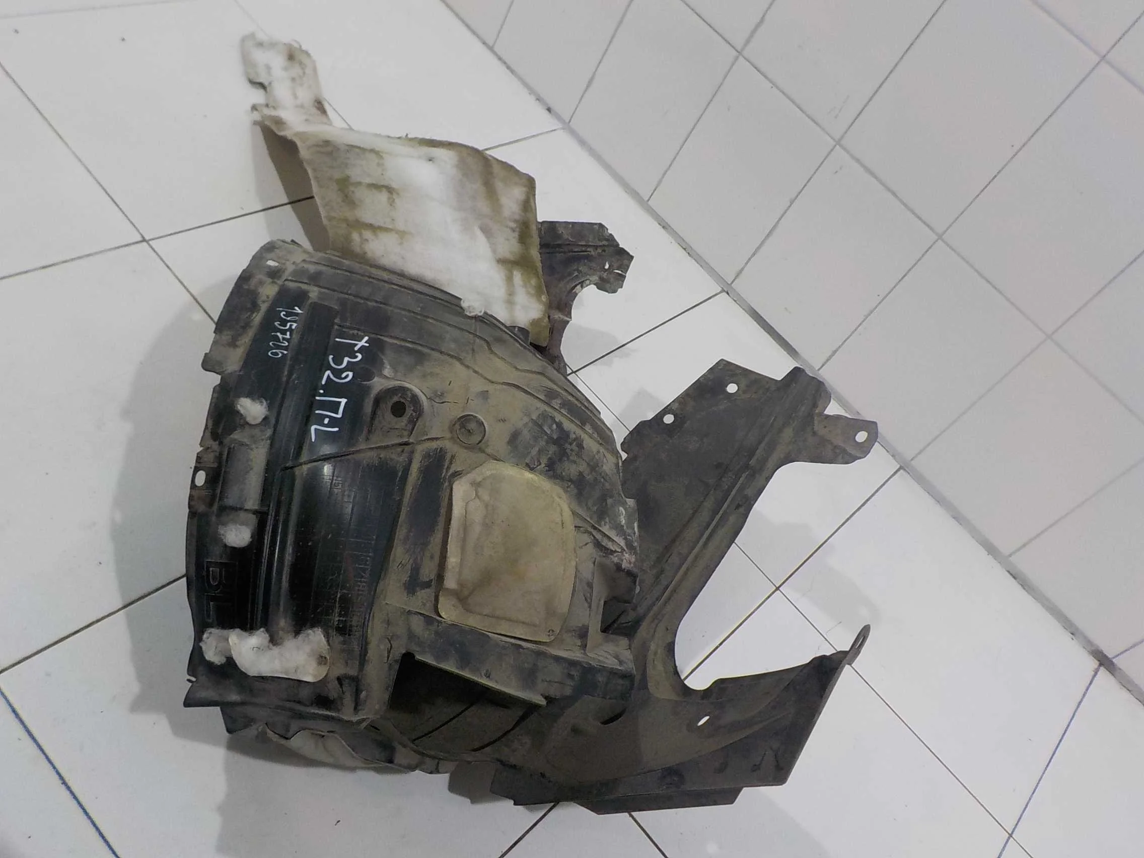 Подкрылок Nissan X-Trail III (2013—2019) Перед Лево