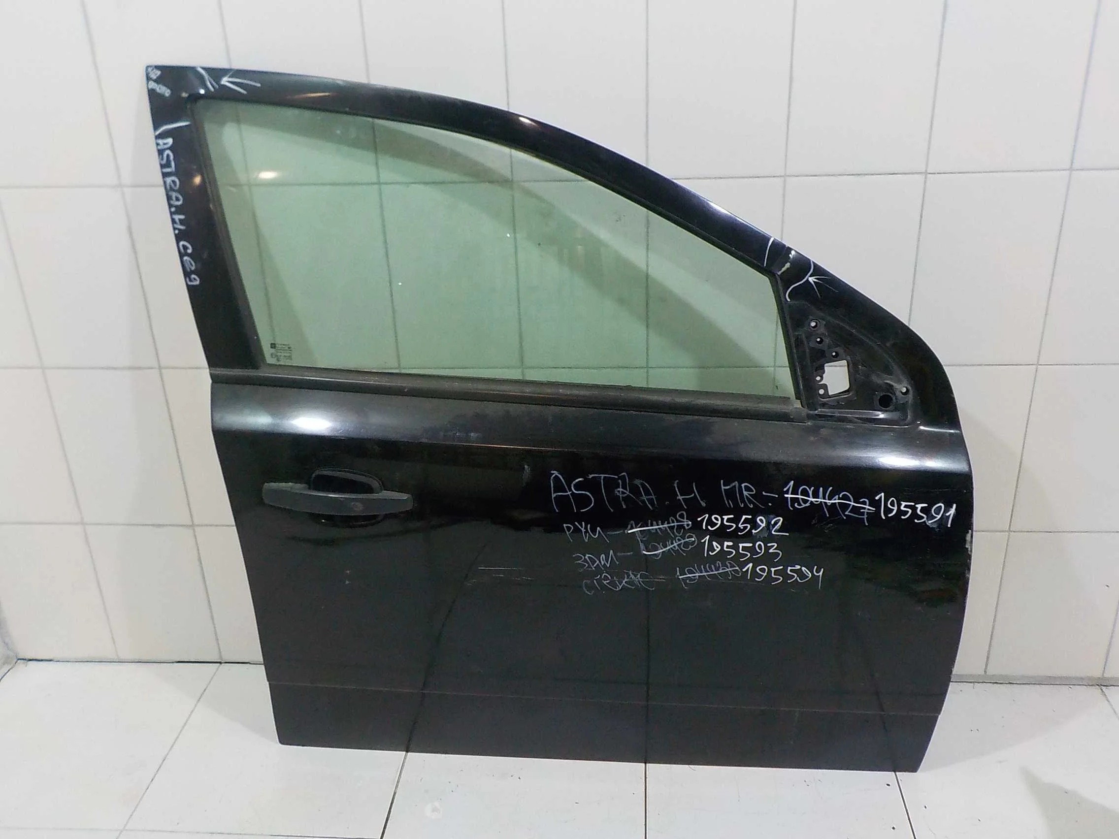 стекло Opel Astra H (2004—2007) Перед Право