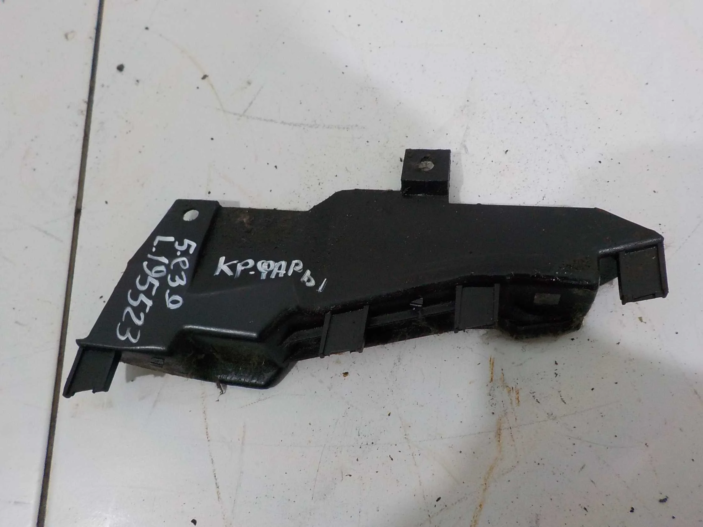 Кронштейн фары BMW 5 серия E39 (1995—2000)  Лево