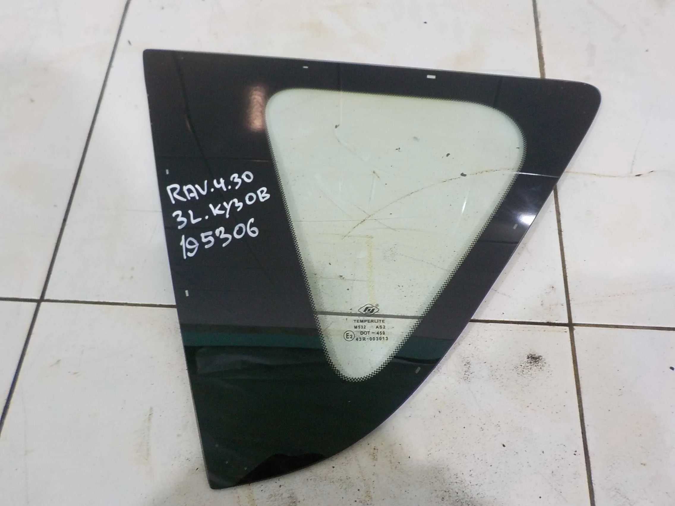 стекло Toyota RAV4 III (2005—2010) Зад Лево