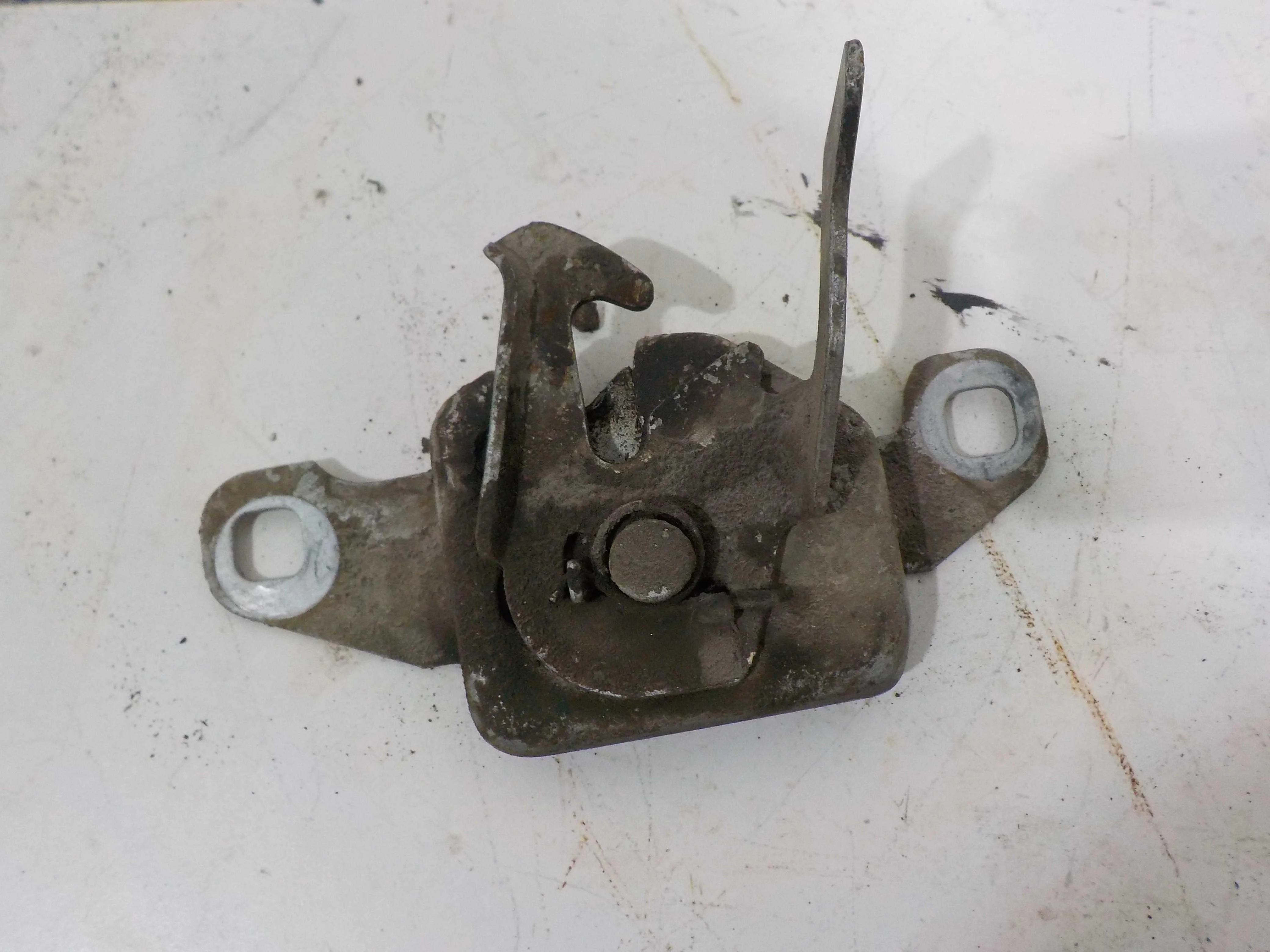 Замок капота Renault Sandero I (2009—2014)