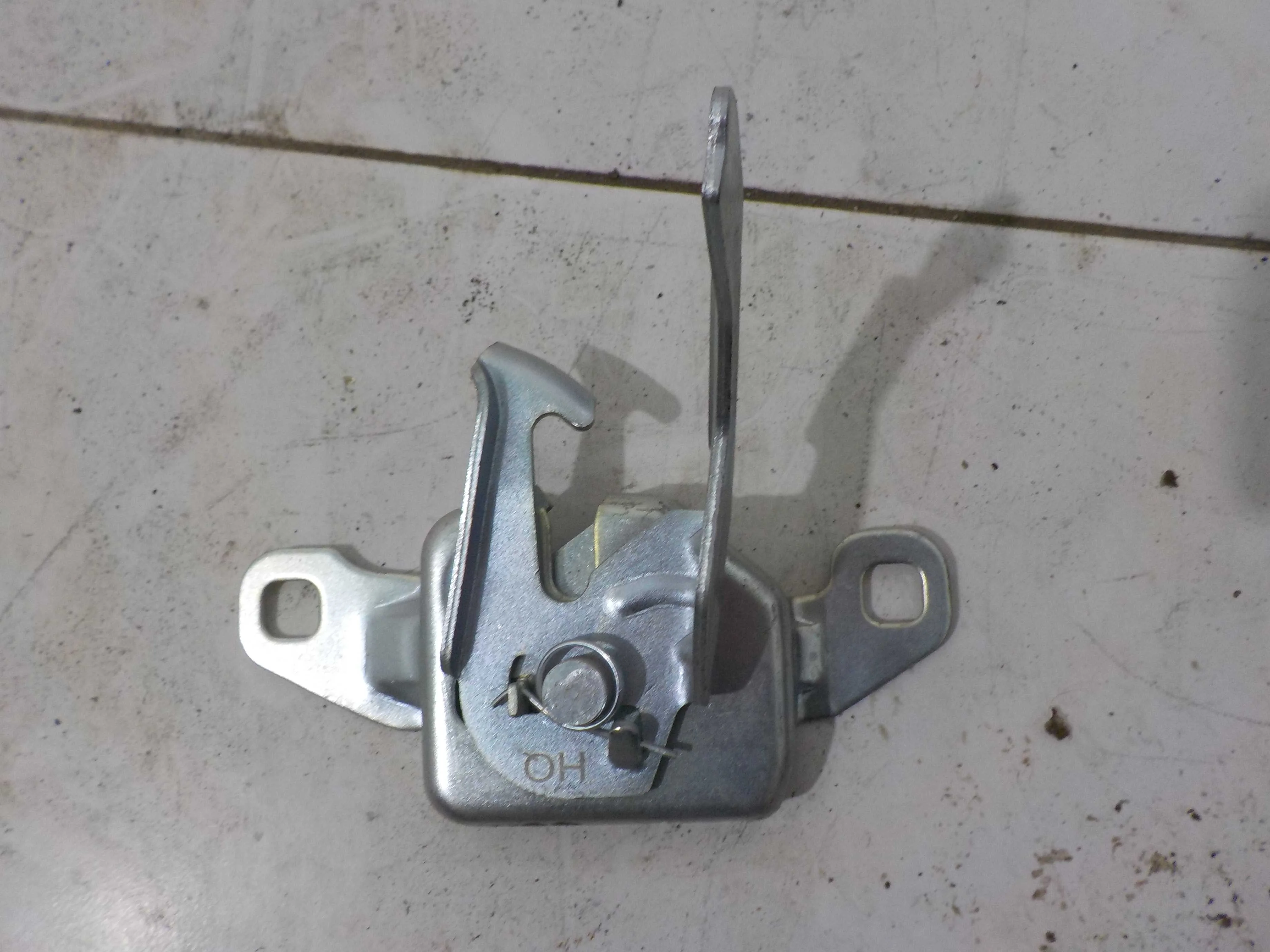 Замок капота Renault Duster I (2010—2015)